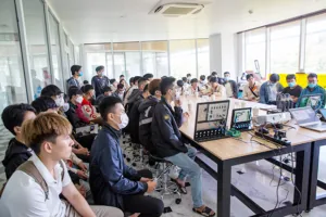 Workshop "Applying CNC Controllers in Industrial Manufacturing and Education" at Duy Tan University