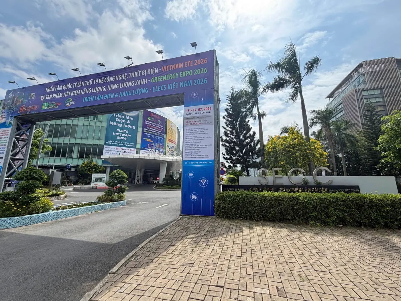Cổng vào SECC với băng rôn ELECS Việt Nam 2026