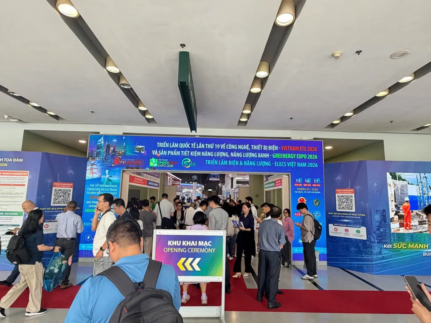 Khách tham quan tại khu vực khai mạc ELECS Vietnam 2026