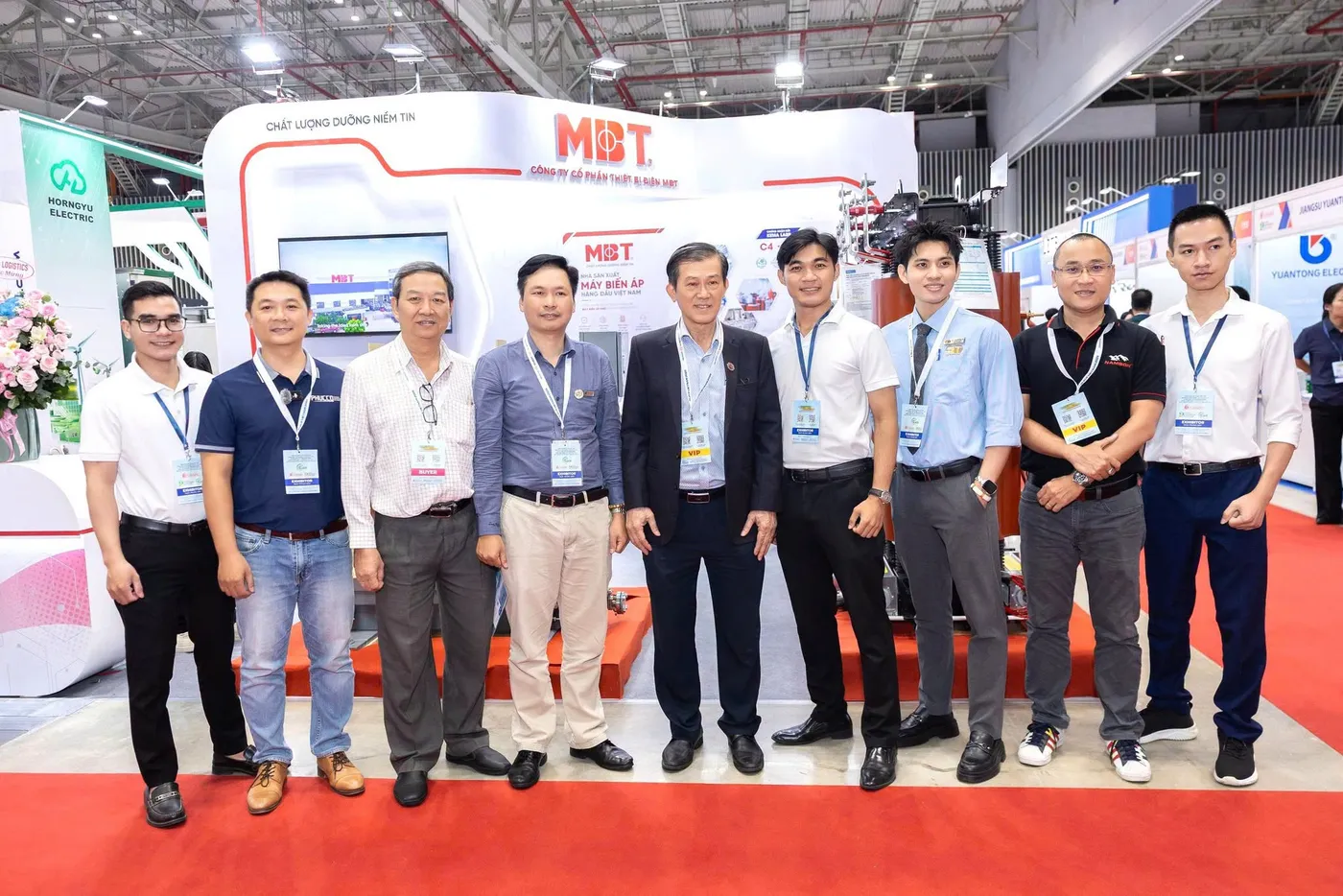 QS Technology cùng đoàn HAMEE tham quan gian hàng đối tác