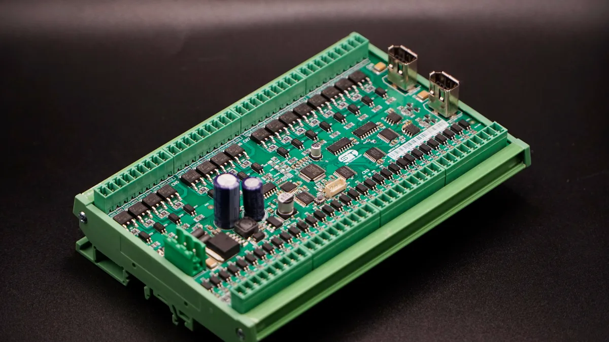 Board I/O Link 32_V1_10722 lắp trên đế ray DIN